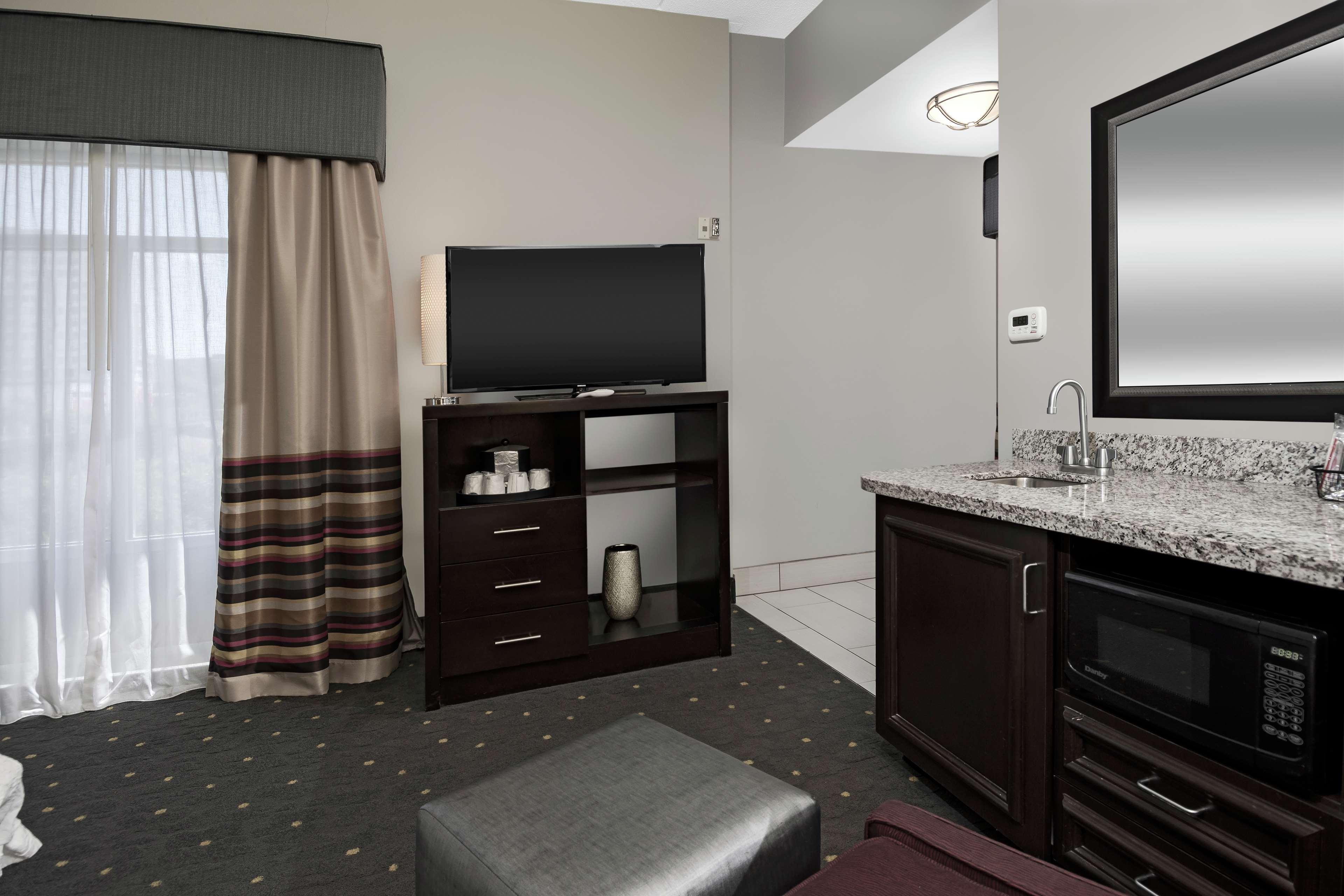 Hampton Inn & Suites - Raleigh Downtown Екстер'єр фото