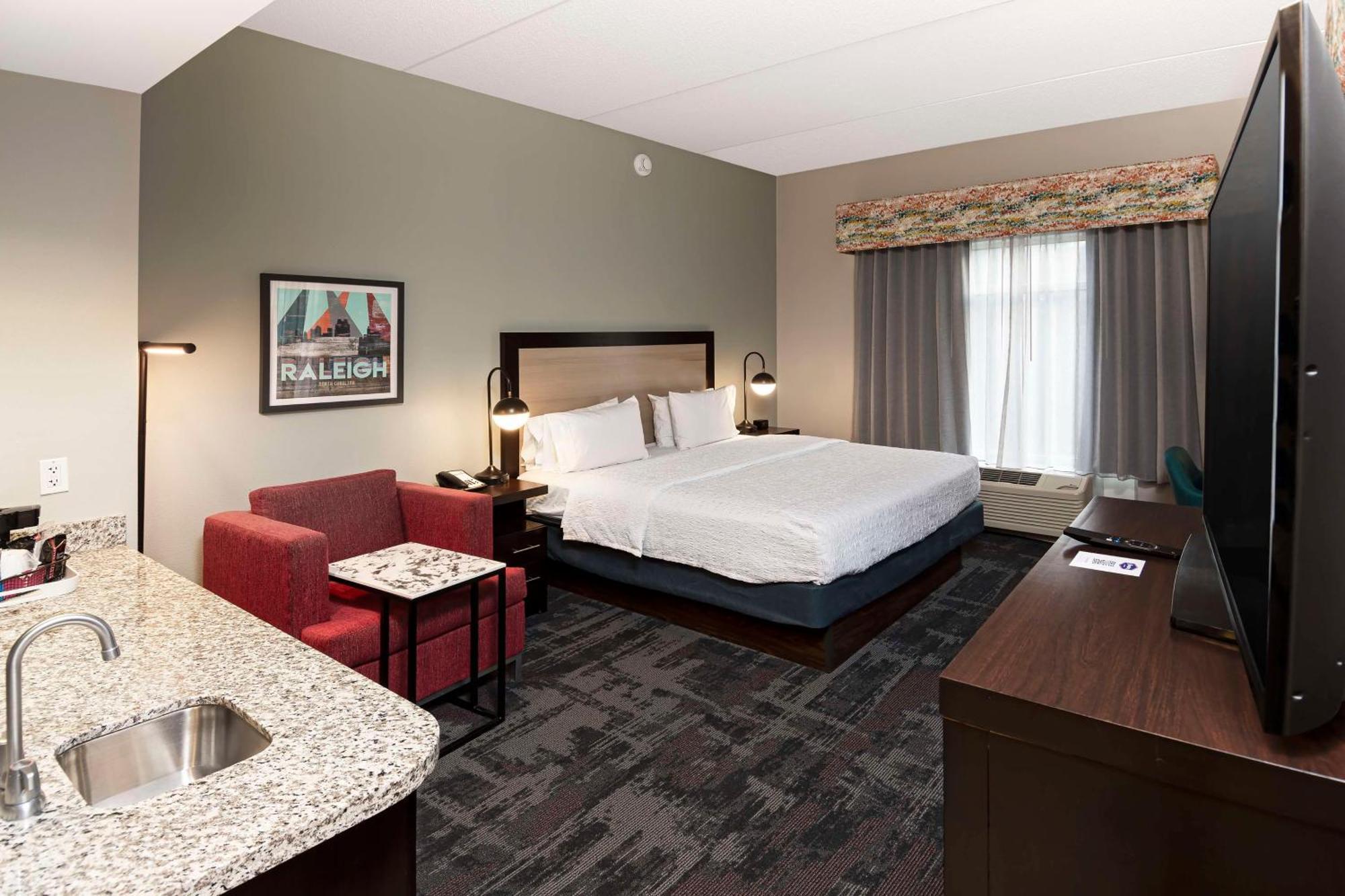 Hampton Inn & Suites - Raleigh Downtown Екстер'єр фото