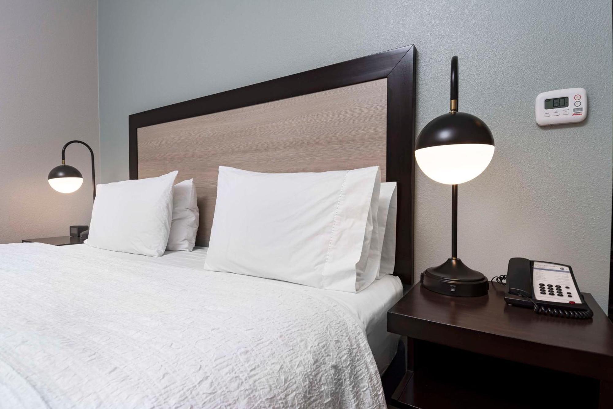 Hampton Inn & Suites - Raleigh Downtown Екстер'єр фото