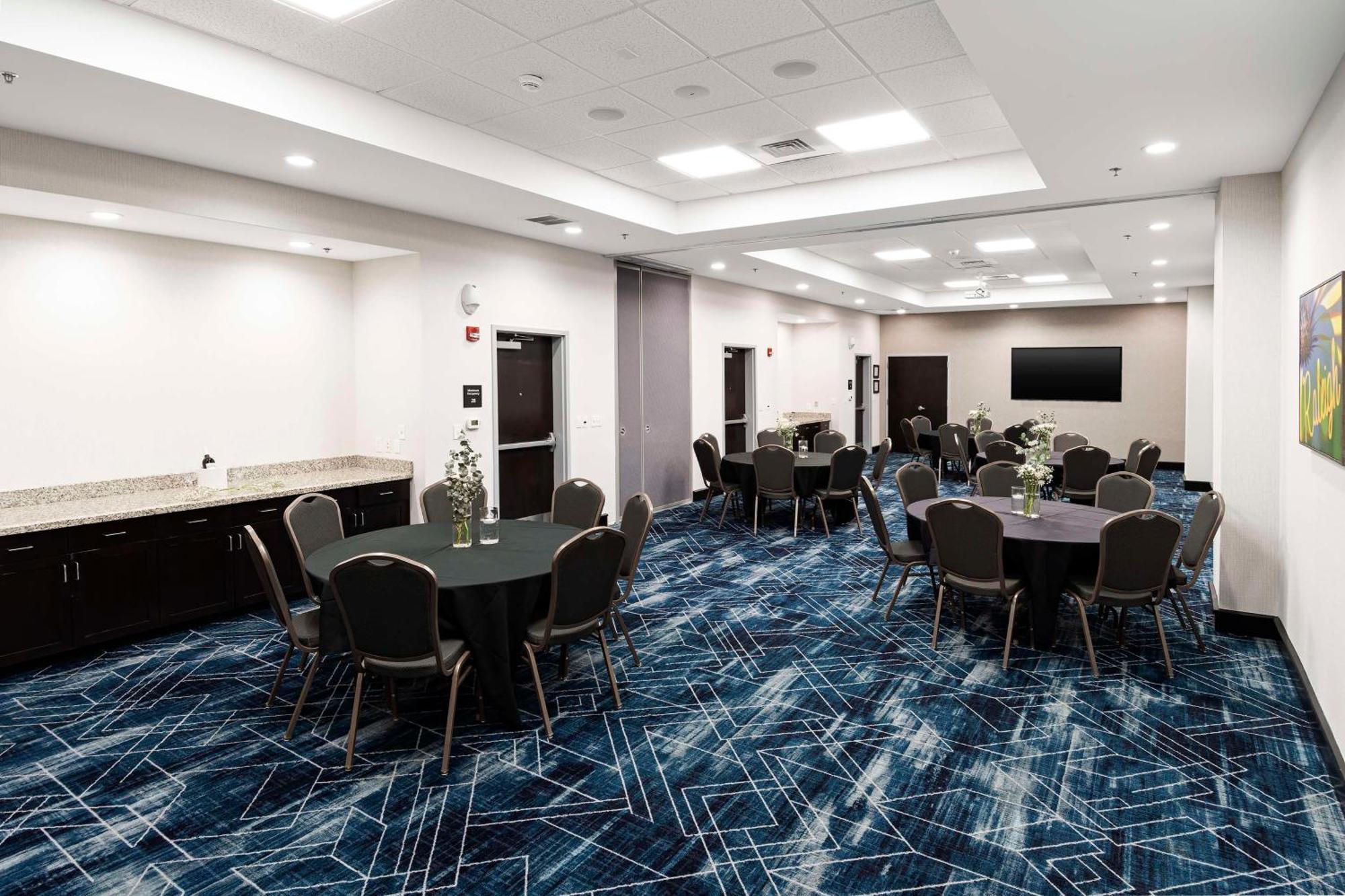 Hampton Inn & Suites - Raleigh Downtown Екстер'єр фото