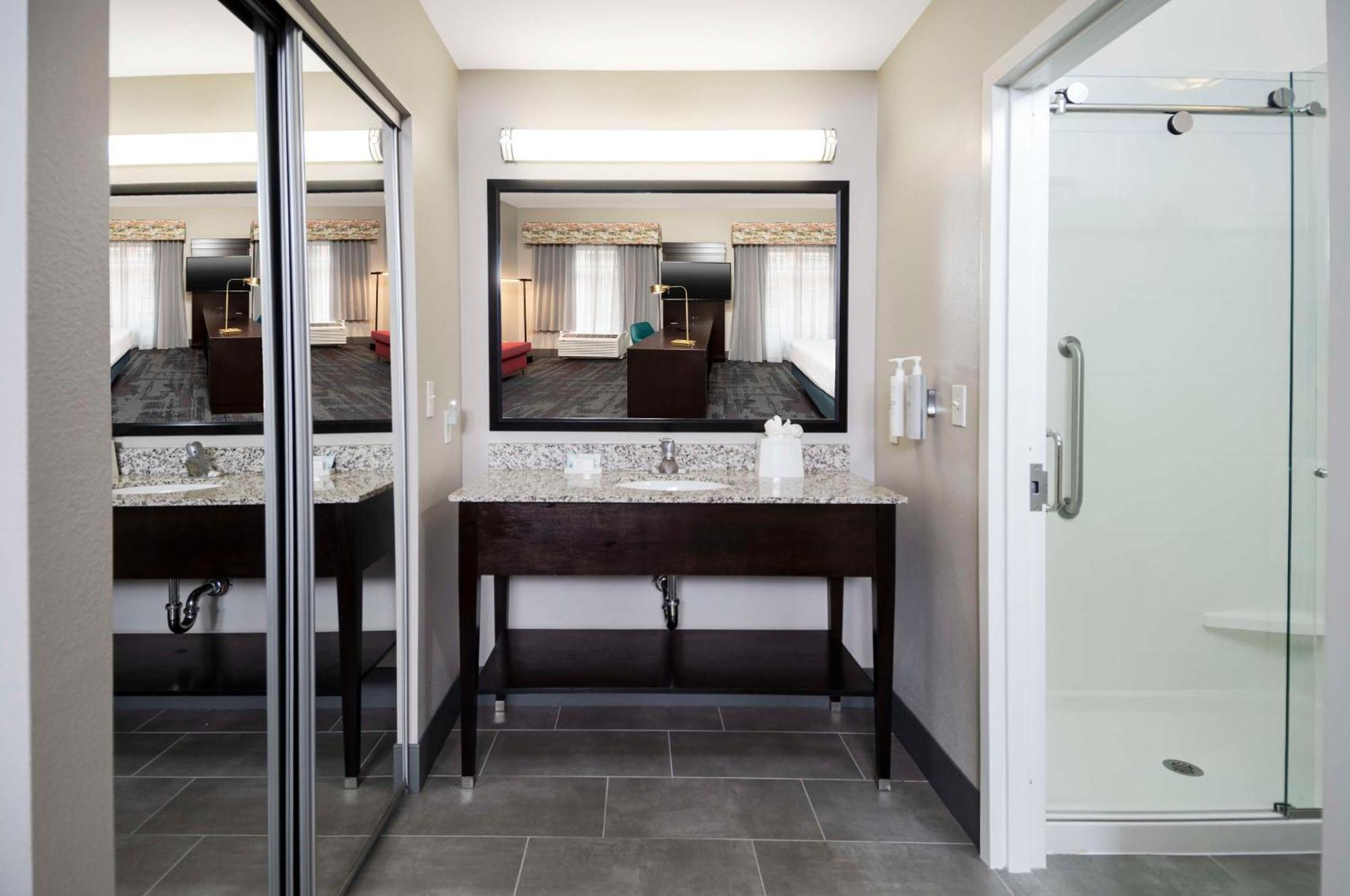 Hampton Inn & Suites - Raleigh Downtown Екстер'єр фото