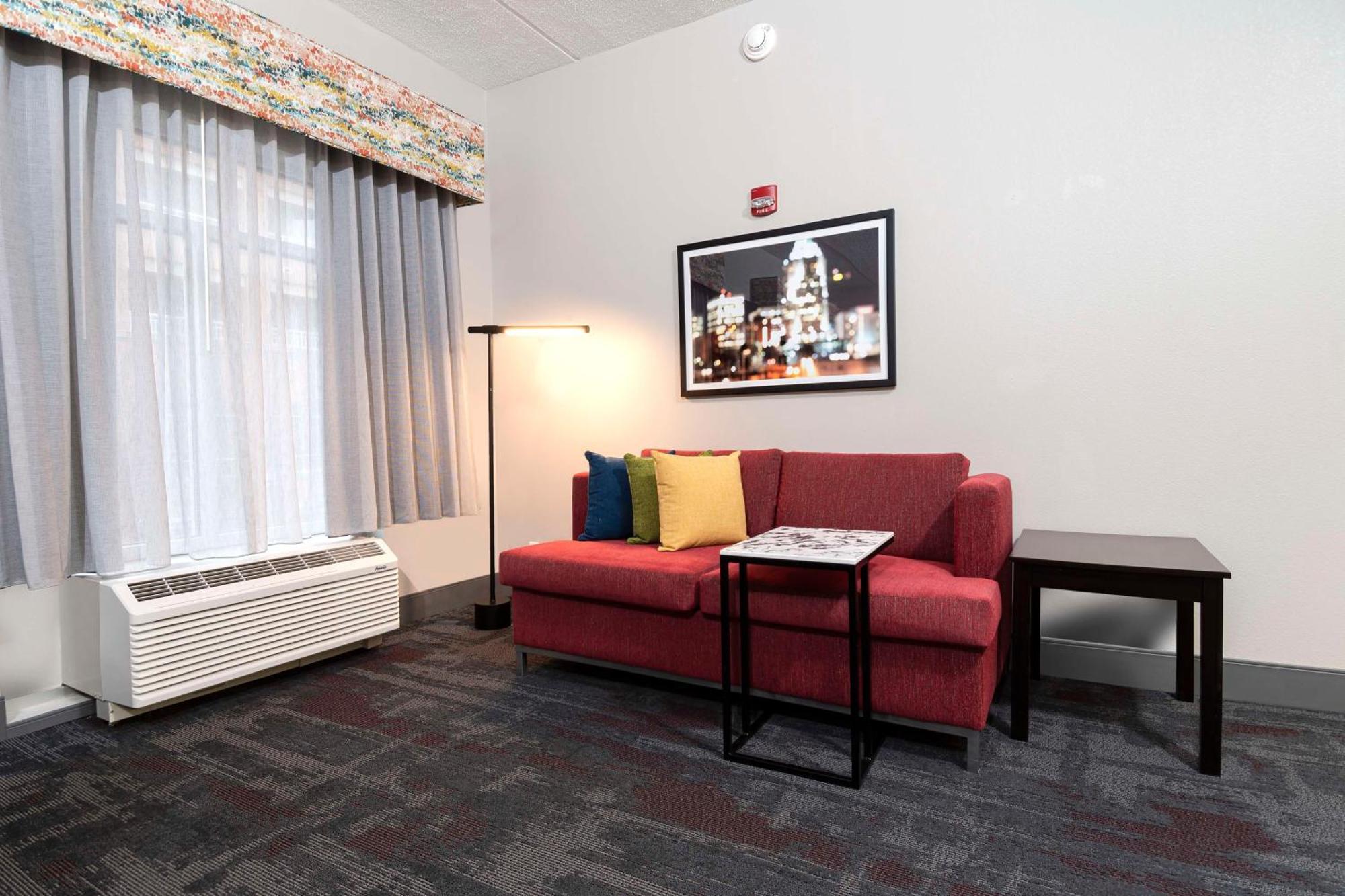 Hampton Inn & Suites - Raleigh Downtown Екстер'єр фото