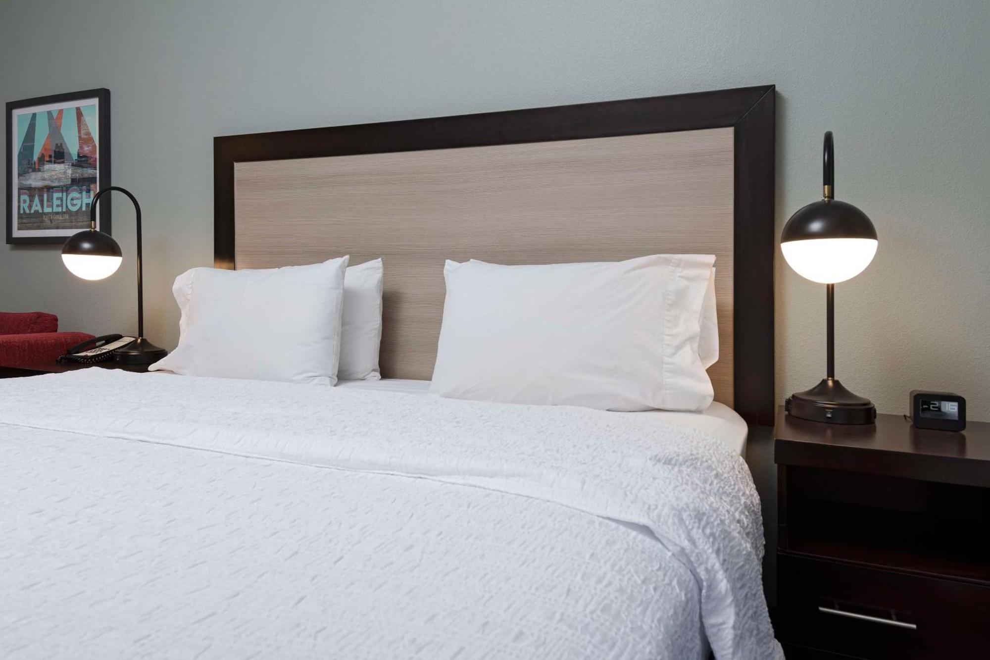 Hampton Inn & Suites - Raleigh Downtown Екстер'єр фото