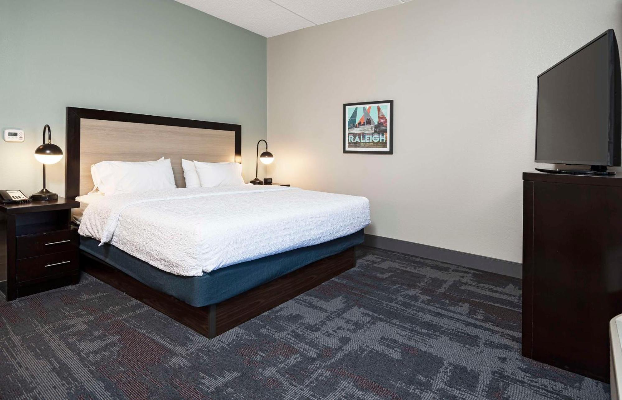 Hampton Inn & Suites - Raleigh Downtown Екстер'єр фото