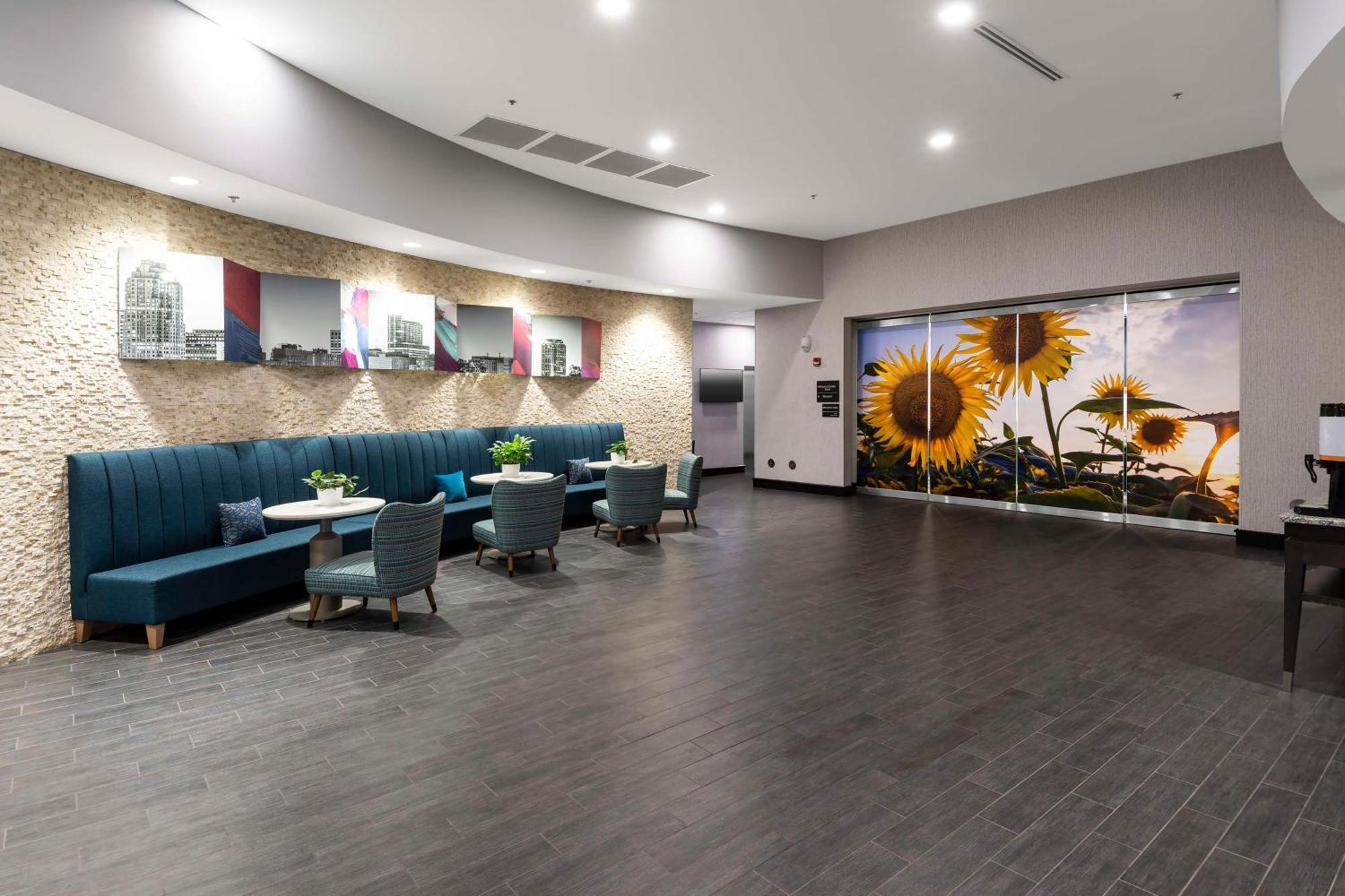 Hampton Inn & Suites - Raleigh Downtown Екстер'єр фото