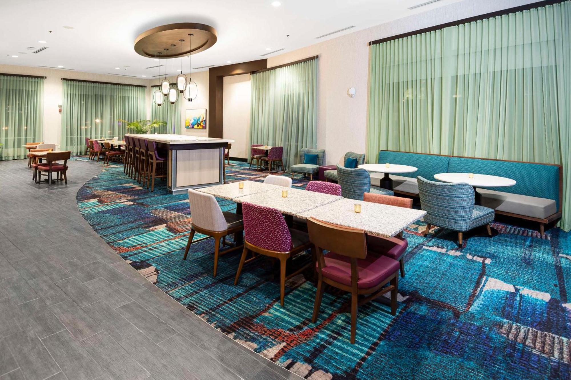 Hampton Inn & Suites - Raleigh Downtown Екстер'єр фото
