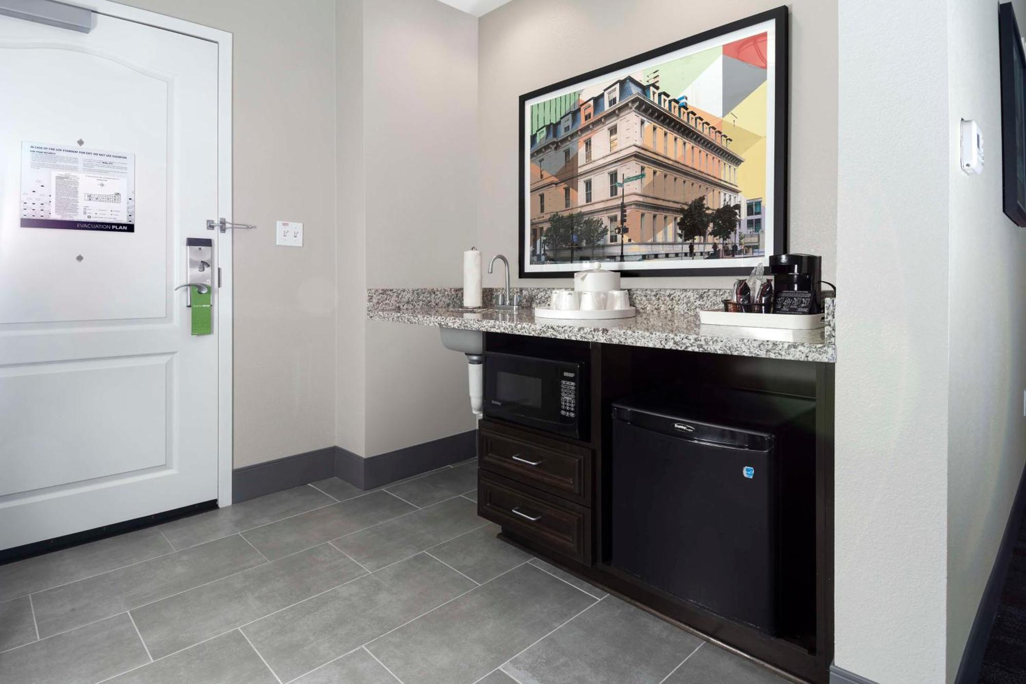 Hampton Inn & Suites - Raleigh Downtown Екстер'єр фото