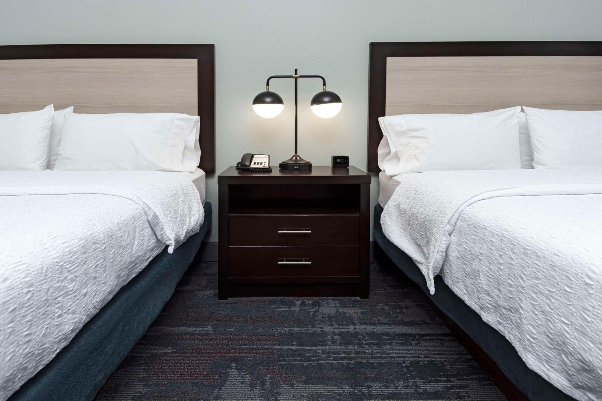 Hampton Inn & Suites - Raleigh Downtown Екстер'єр фото