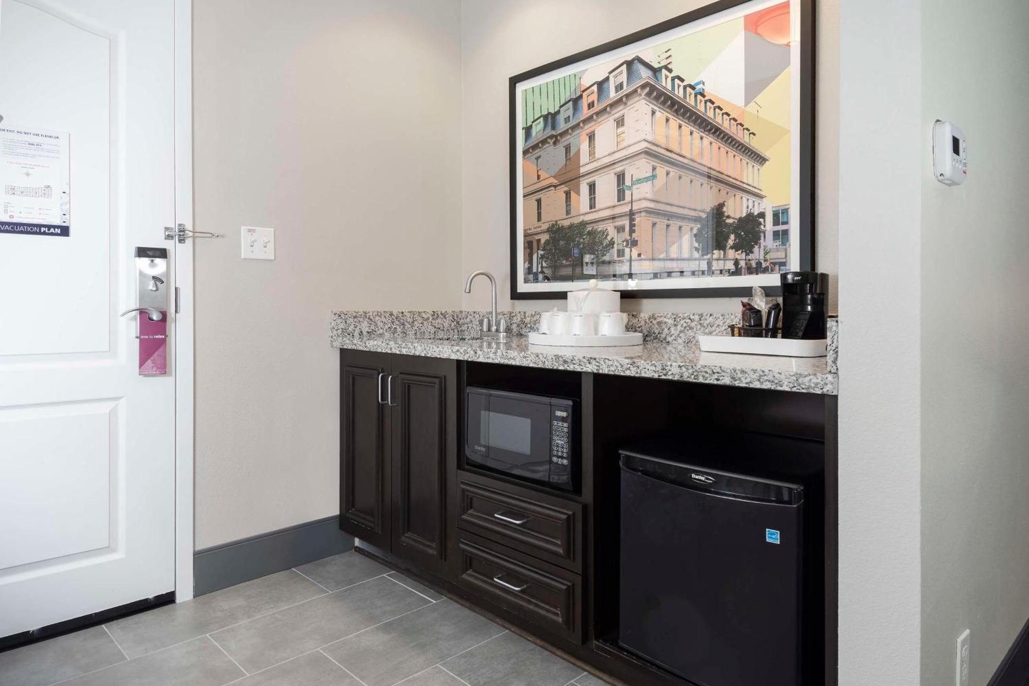 Hampton Inn & Suites - Raleigh Downtown Екстер'єр фото
