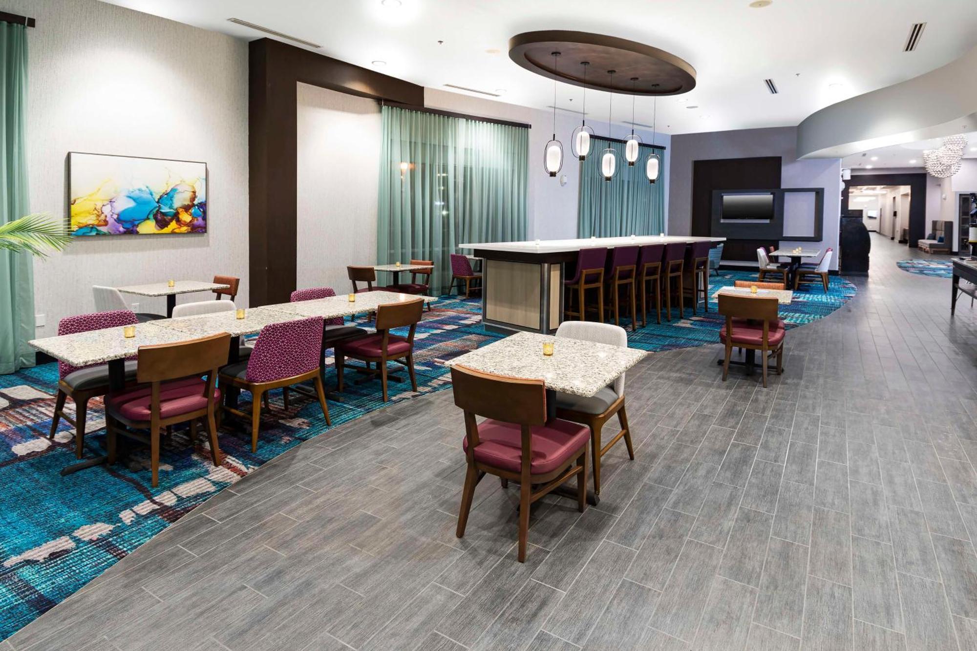 Hampton Inn & Suites - Raleigh Downtown Екстер'єр фото