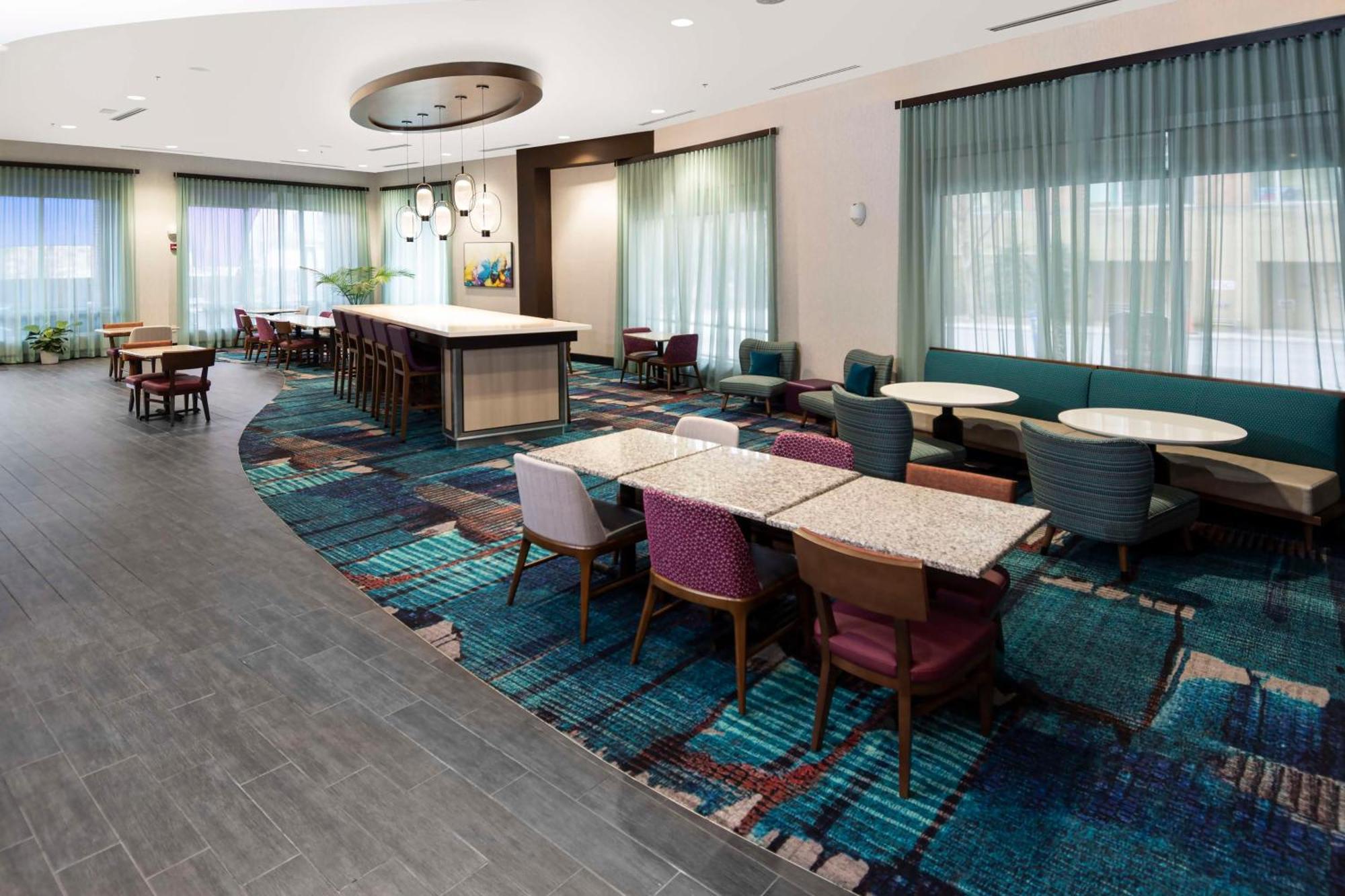 Hampton Inn & Suites - Raleigh Downtown Екстер'єр фото