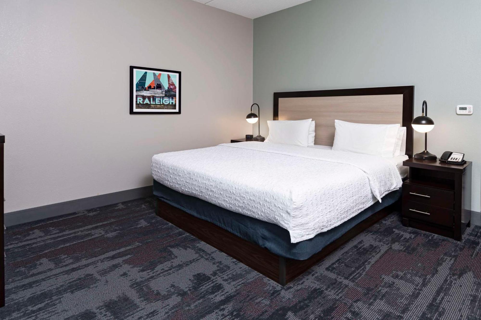 Hampton Inn & Suites - Raleigh Downtown Екстер'єр фото